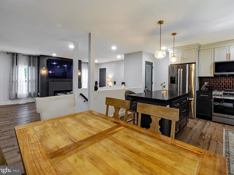 Blackwood House — photo 1 Open first floor with dining table, kitchen and living area